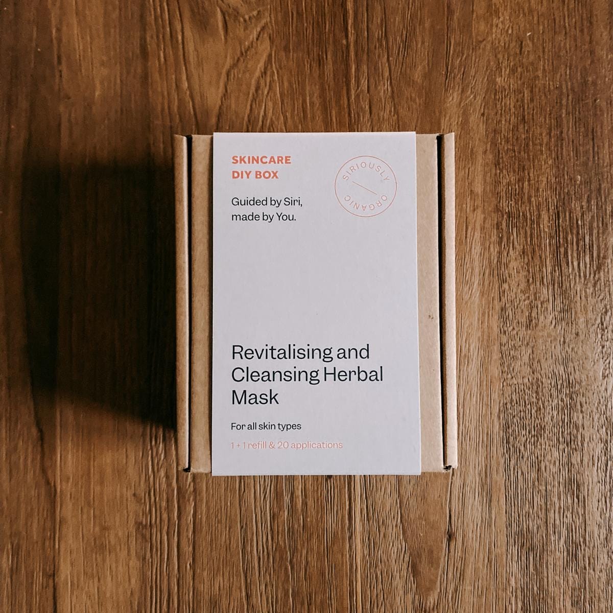 Geschlossene DIY Box Gesichtsmaske von Siriously Organic – nachhaltige Hautpflege zum Selbermachen.