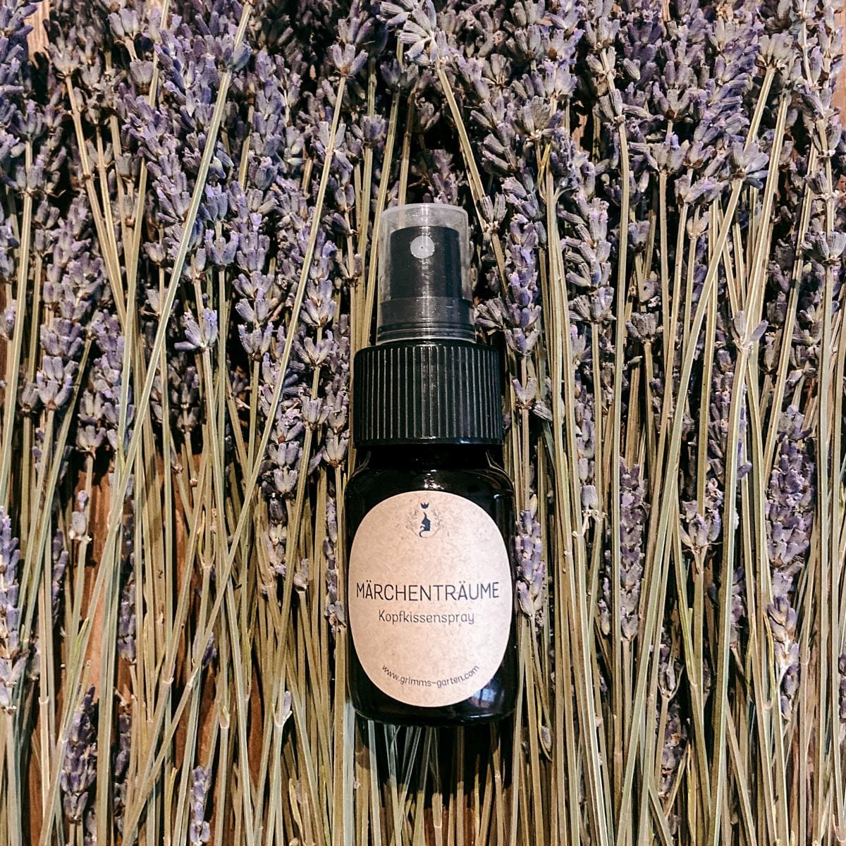 Kopfkissenspray „Märchenträume“ auf Lavendelblüten, beruhigendes Schlafspray mit ätherischen Ölen.