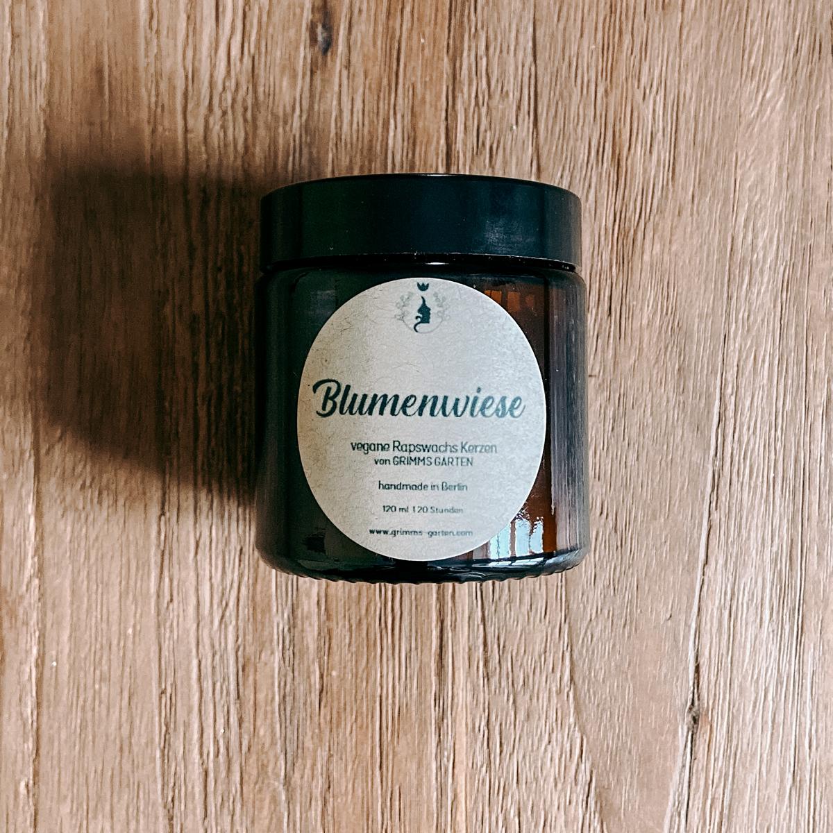 Duftkerze „Blumenwiese“ vegan mit Deckel – ideal für entspannende Atmosphäre zuhause.