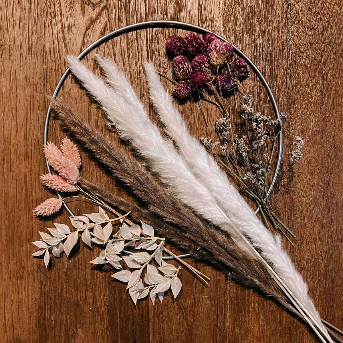 Silberner Trockenblumenring „Rosawolke“ mit Blütenmix – DIY Bastelbox für Zuhause.