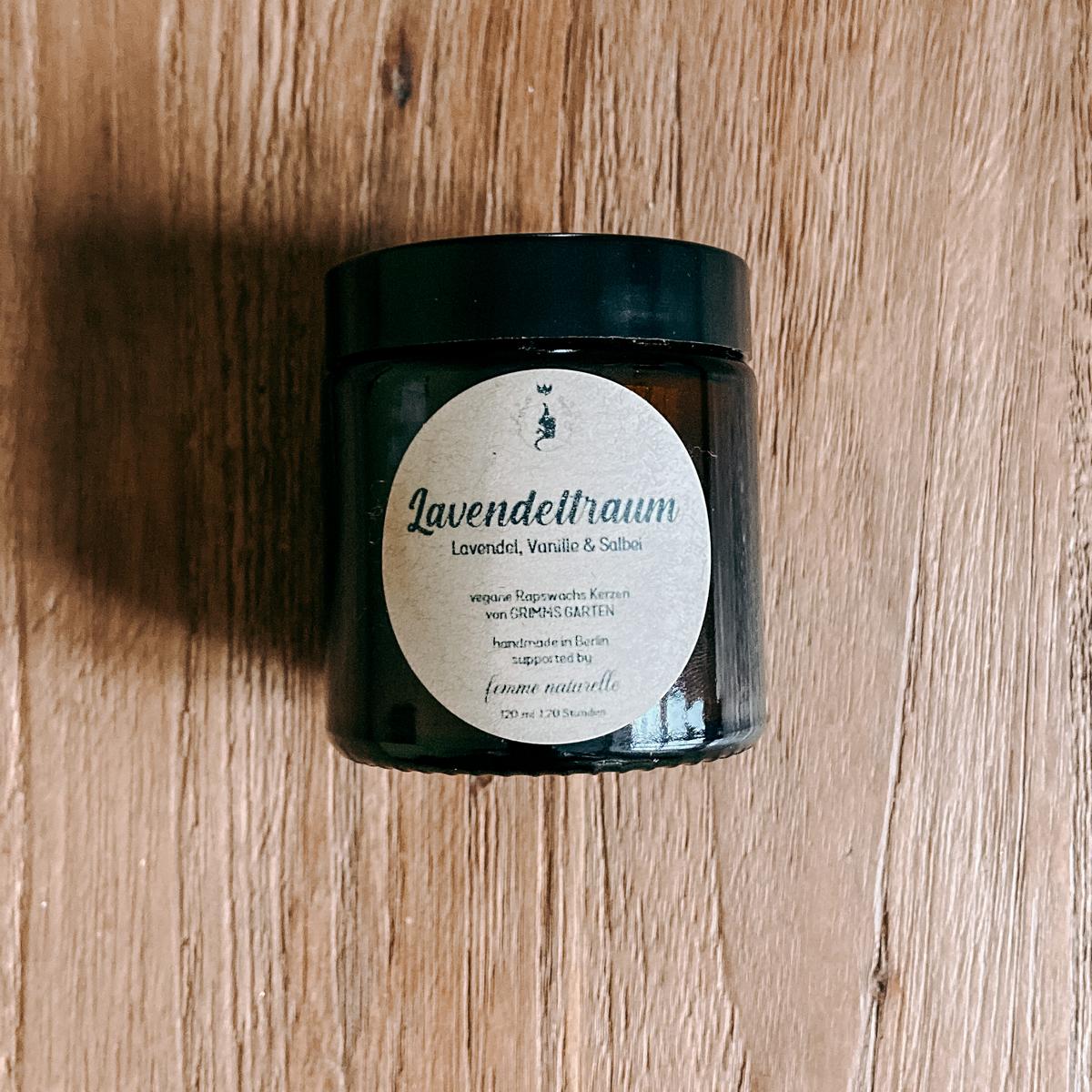 Duftkerze „Lavendeltraum“ mit Holzdeckel, natürliche vegane Kerze mit ätherischem Lavendelöl von Grimms Garten.