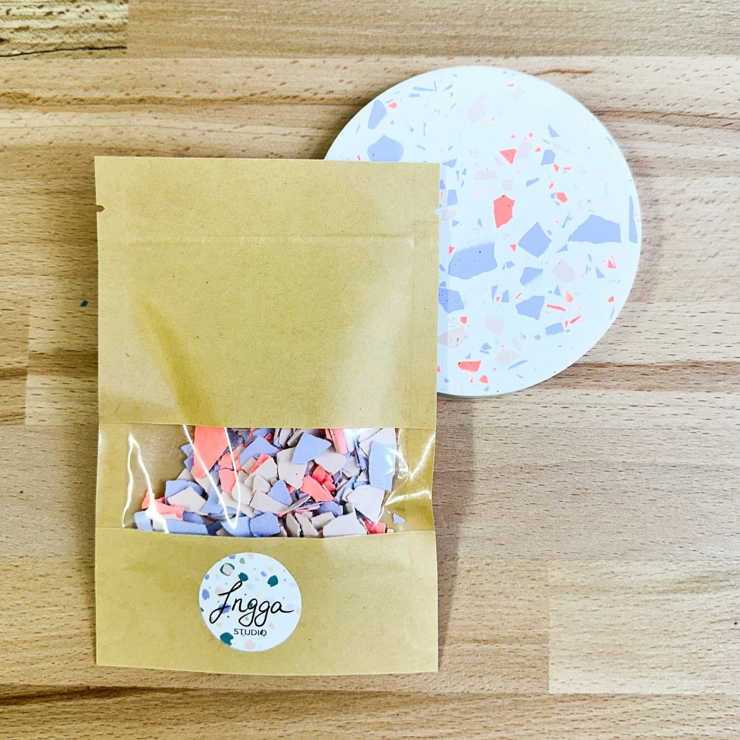 Terrazzo-Chips in Tütchen verpackt, bereit zum Versand für kreativen Terrazzo-Workshop