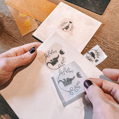 Grimms Garten Schablone auf Papier abgepaust, bereit für kreativen Workshop