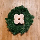 Weihnachtsdekoration Trend 2022 Weihnachtskranz Adventskranz Dekoration selber machen DIY Weihnachtsgesteck modern 