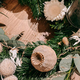 Weihnachtsdekoration Trend 2022 Weihnachtskranz Adventskranz Dekoration selber machen DIY Weihnachtsgesteck modern 